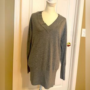 White House | Black Market gray v-neck tunic sweater, size S